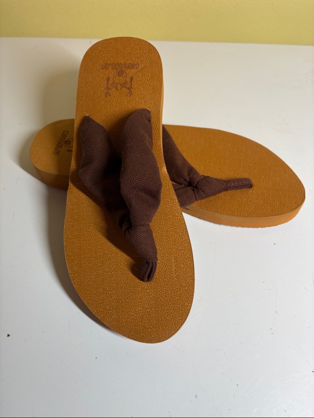 Kuailu Brown Textile Flip Flop Thongs Size 8